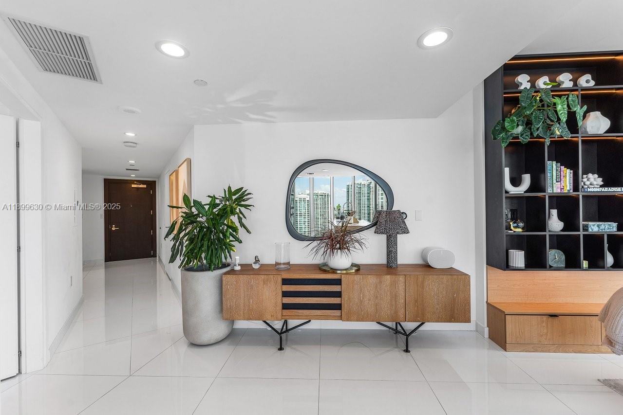 200 Biscayne Boulevard Way #3702, Miami FL 33131
