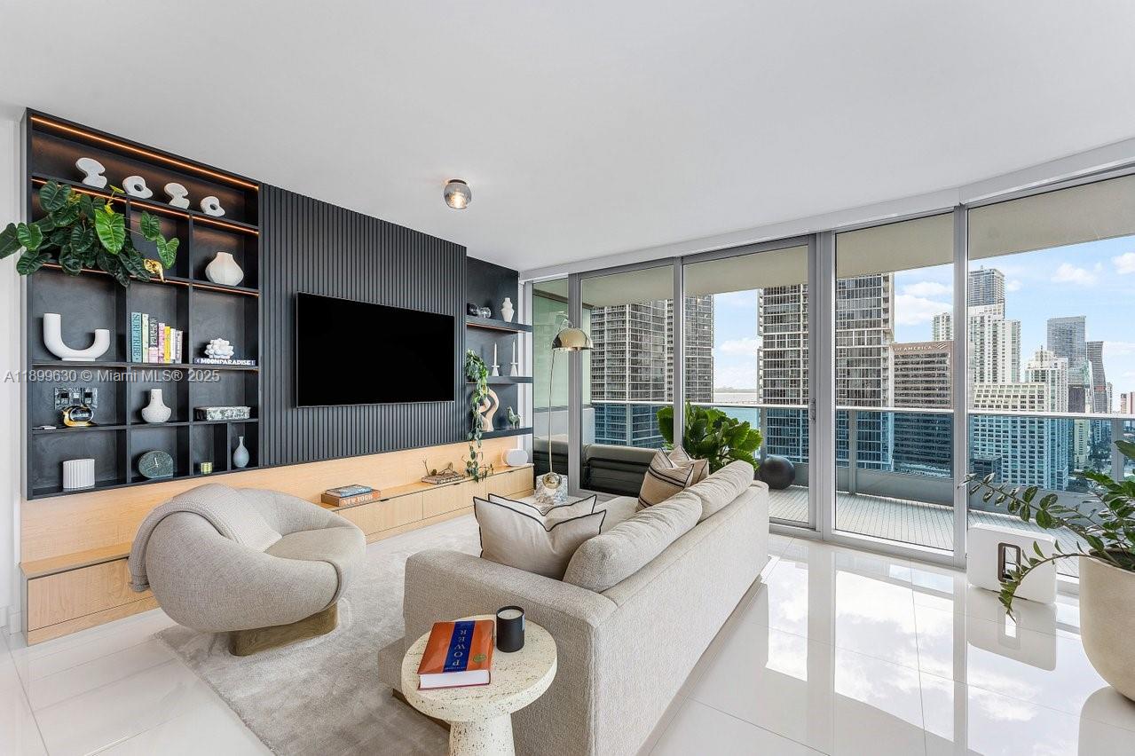 200 Biscayne Boulevard Way #3702, Miami FL 33131