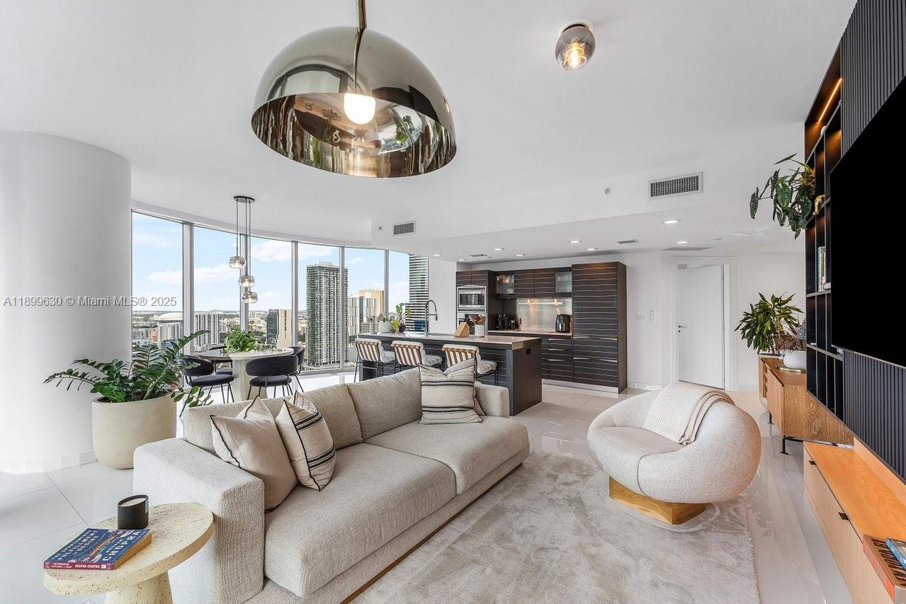 200 Biscayne Boulevard Way #3702, Miami FL 33131