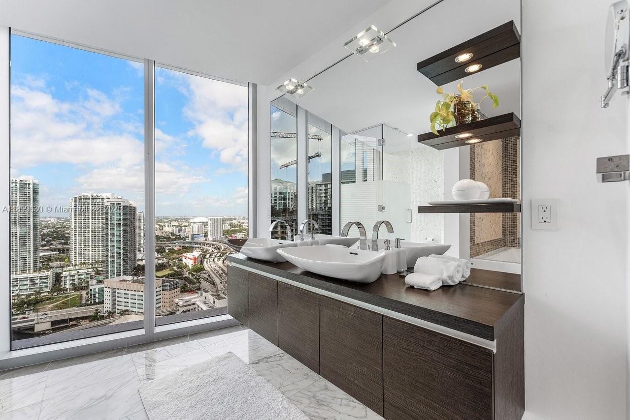 200 Biscayne Boulevard Way #3702, Miami FL 33131