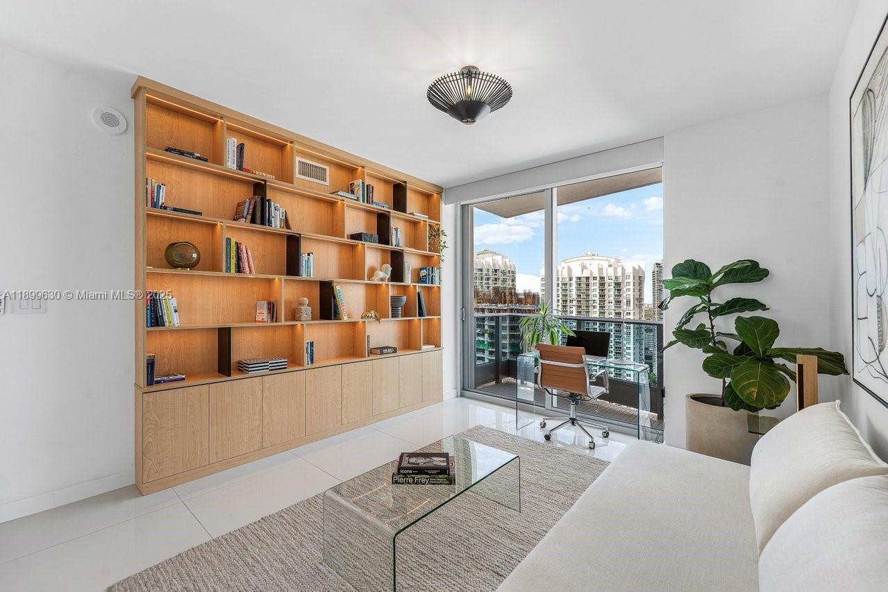 200 Biscayne Boulevard Way #3702, Miami FL 33131