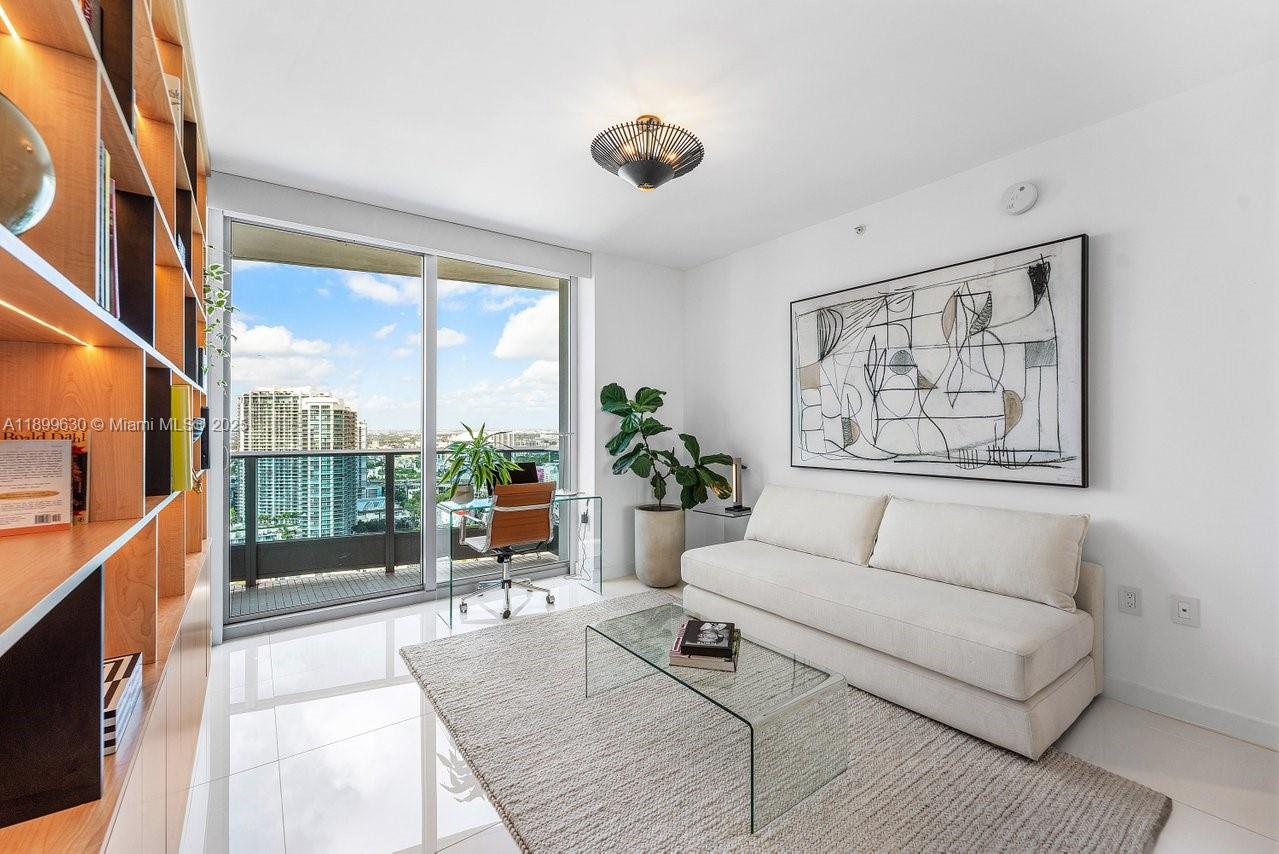 200 Biscayne Boulevard Way #3702, Miami FL 33131