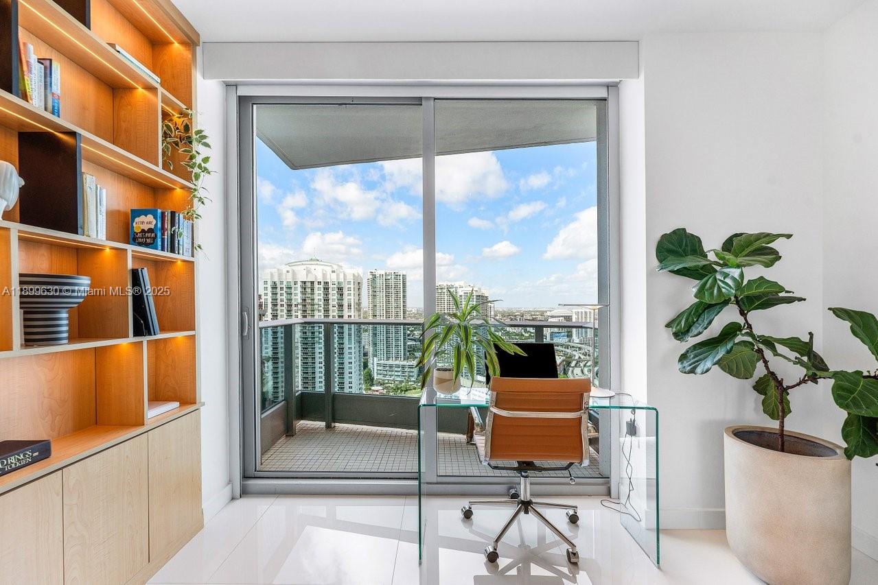 200 Biscayne Boulevard Way #3702, Miami FL 33131