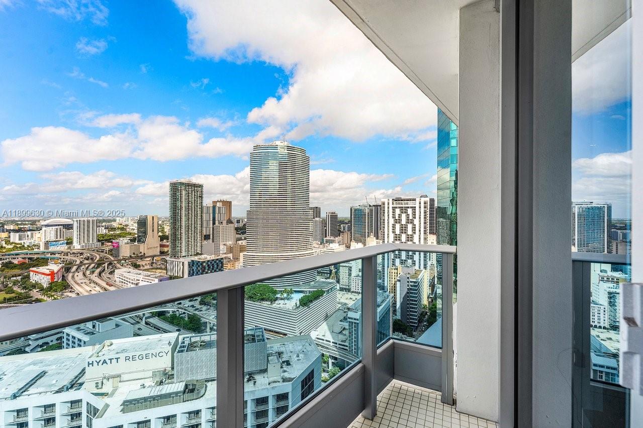 200 Biscayne Boulevard Way #3702, Miami FL 33131