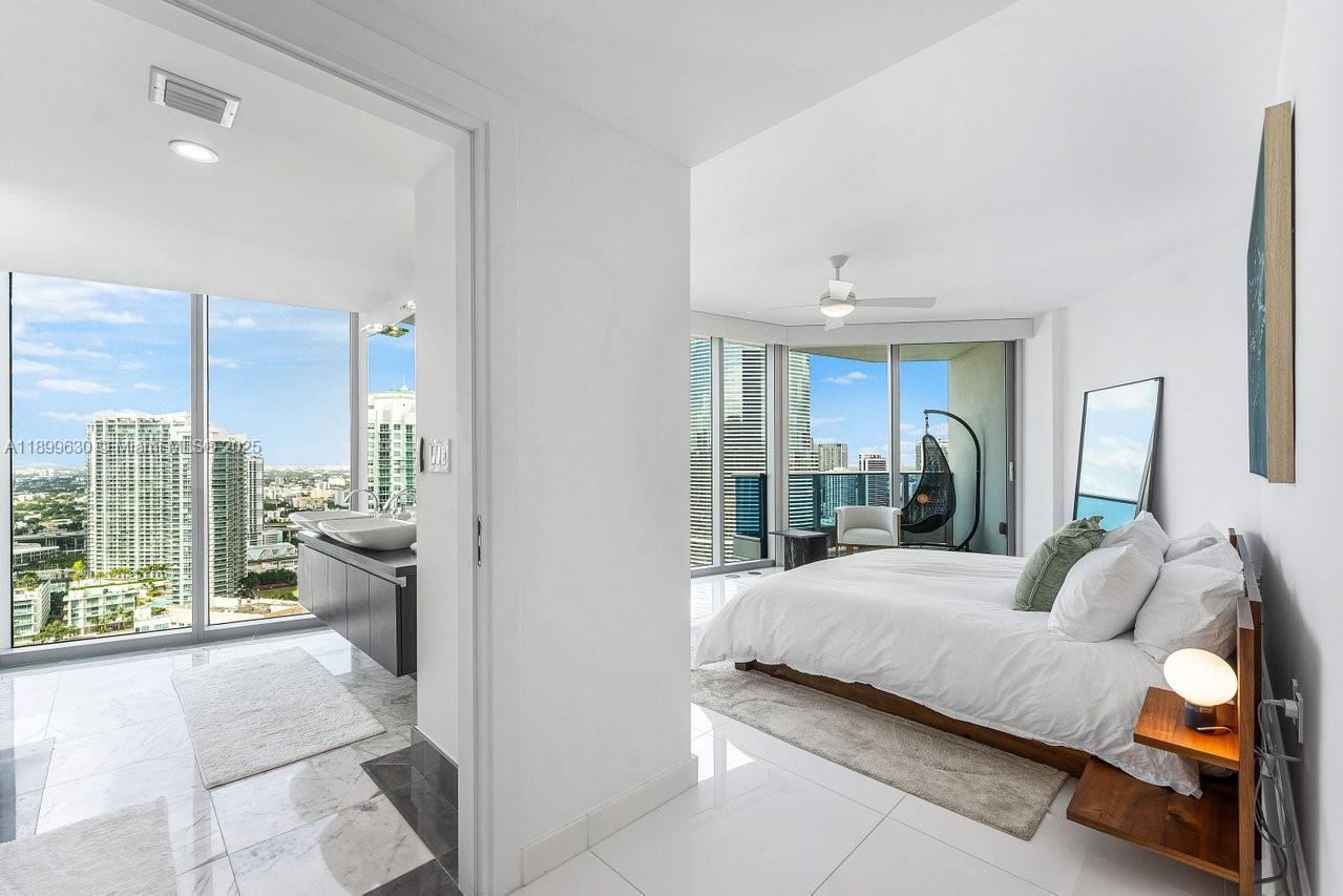200 Biscayne Boulevard Way #3702, Miami FL 33131