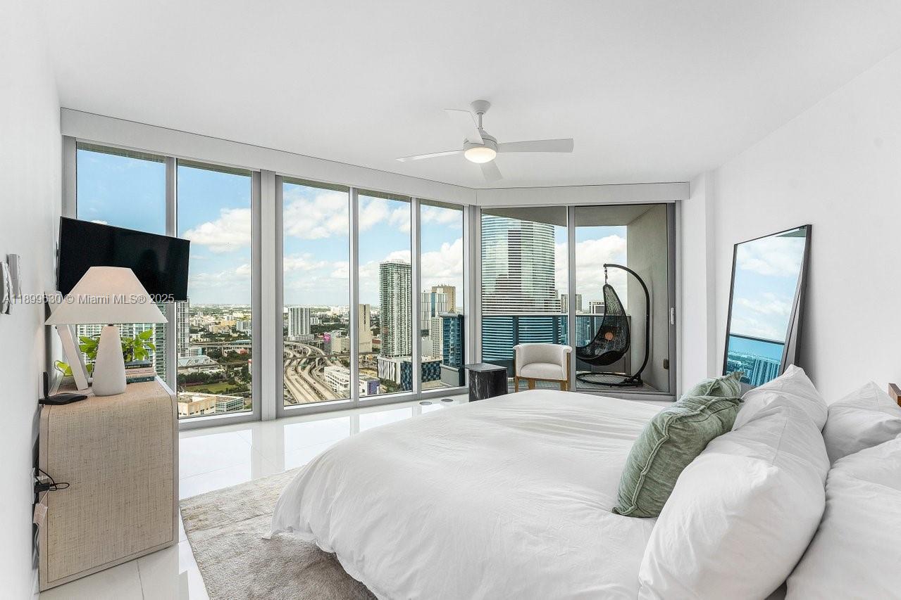 200 Biscayne Boulevard Way #3702, Miami FL 33131