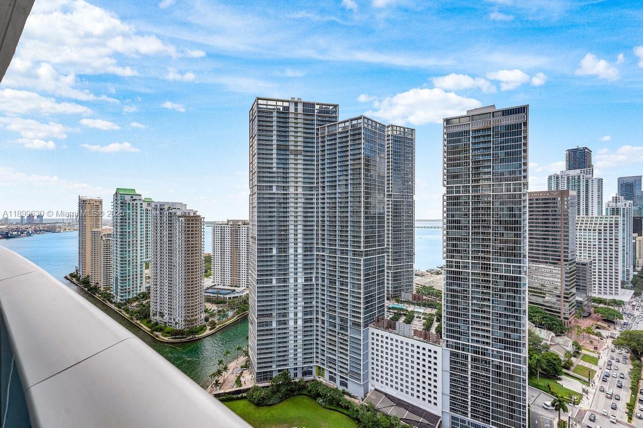 200 Biscayne Boulevard Way #3702, Miami FL 33131