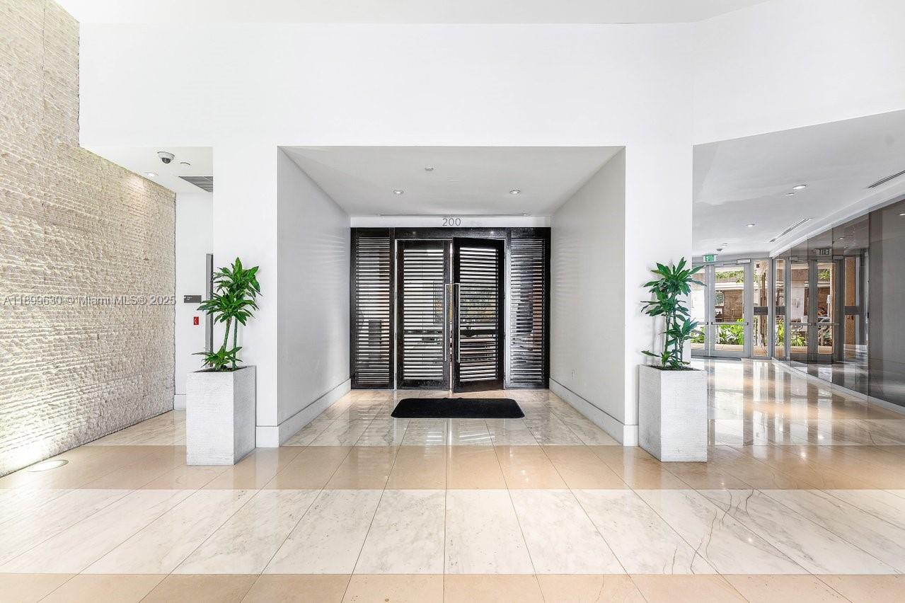 200 Biscayne Boulevard Way #3702, Miami FL 33131