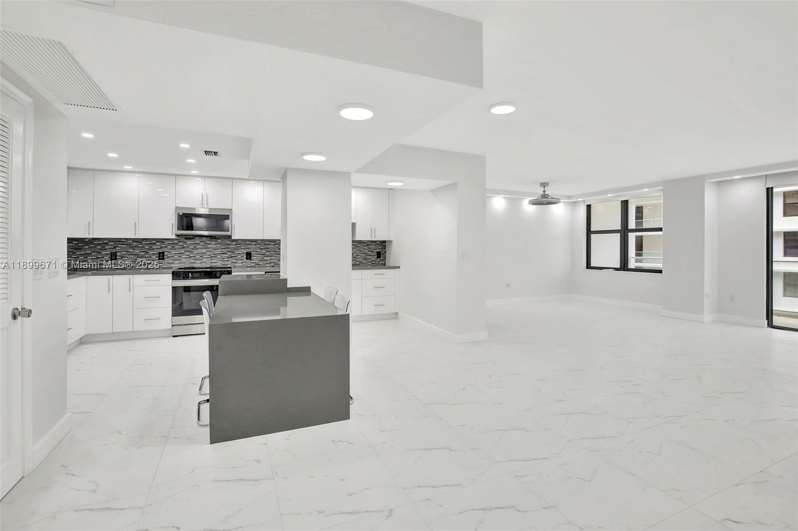 9801 Collins Ave #15X, Bal Harbour FL 33154