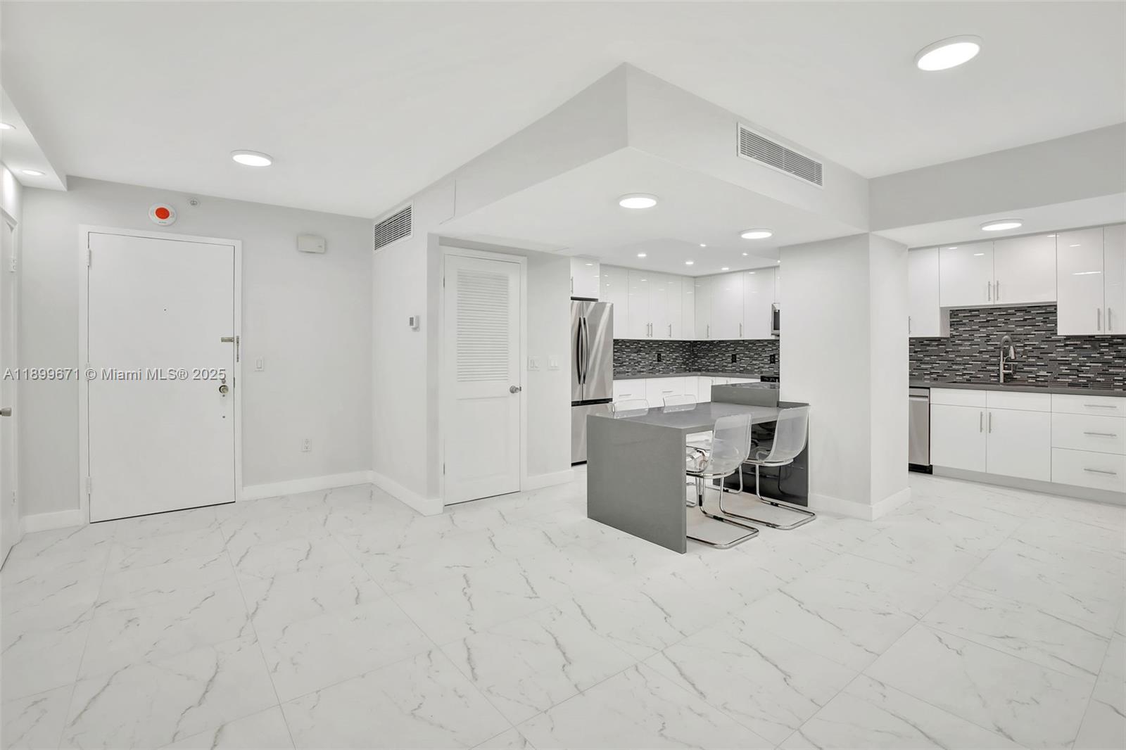 9801 Collins Ave #15X, Bal Harbour FL 33154