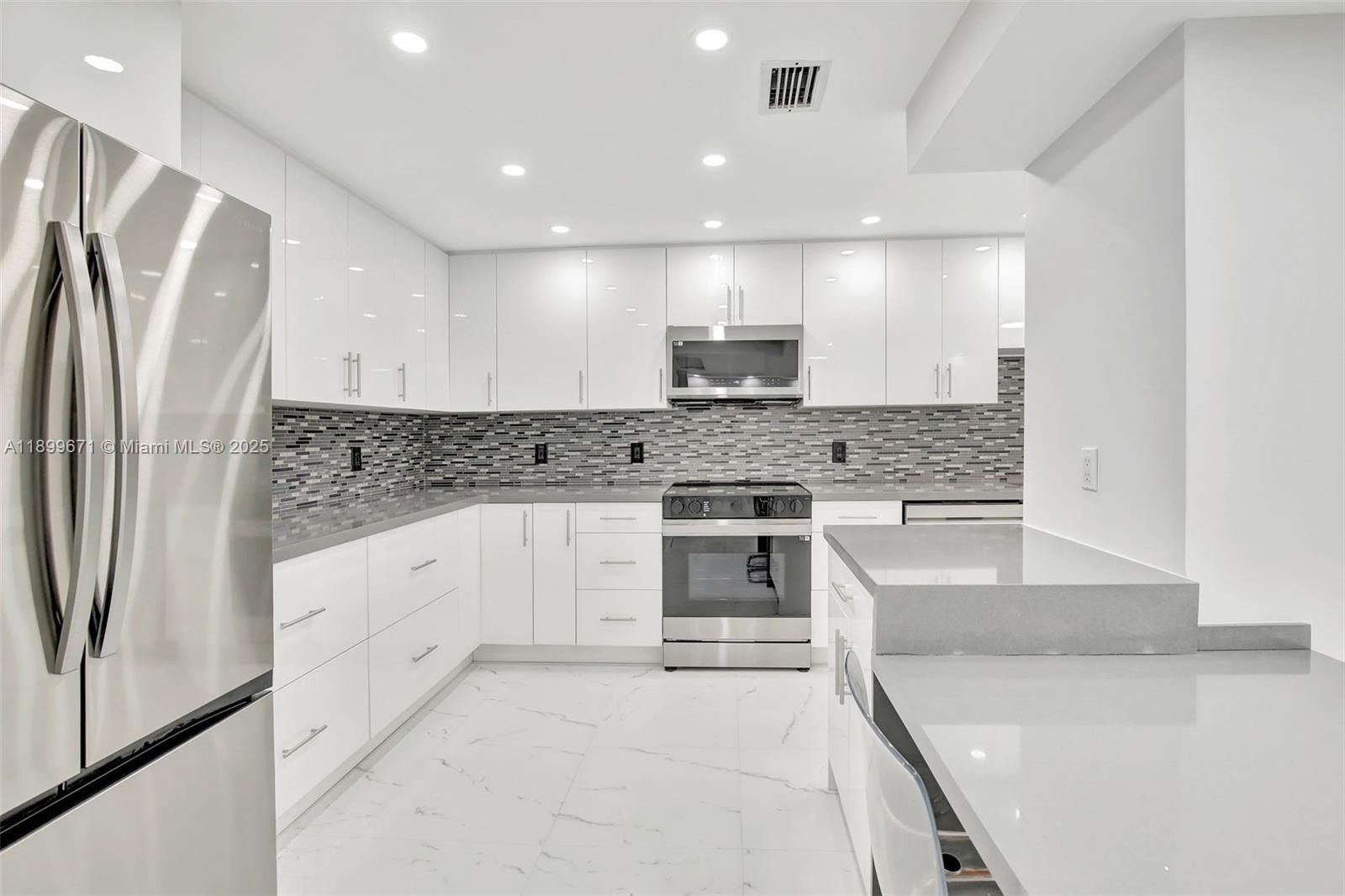 9801 Collins Ave #15X, Bal Harbour FL 33154