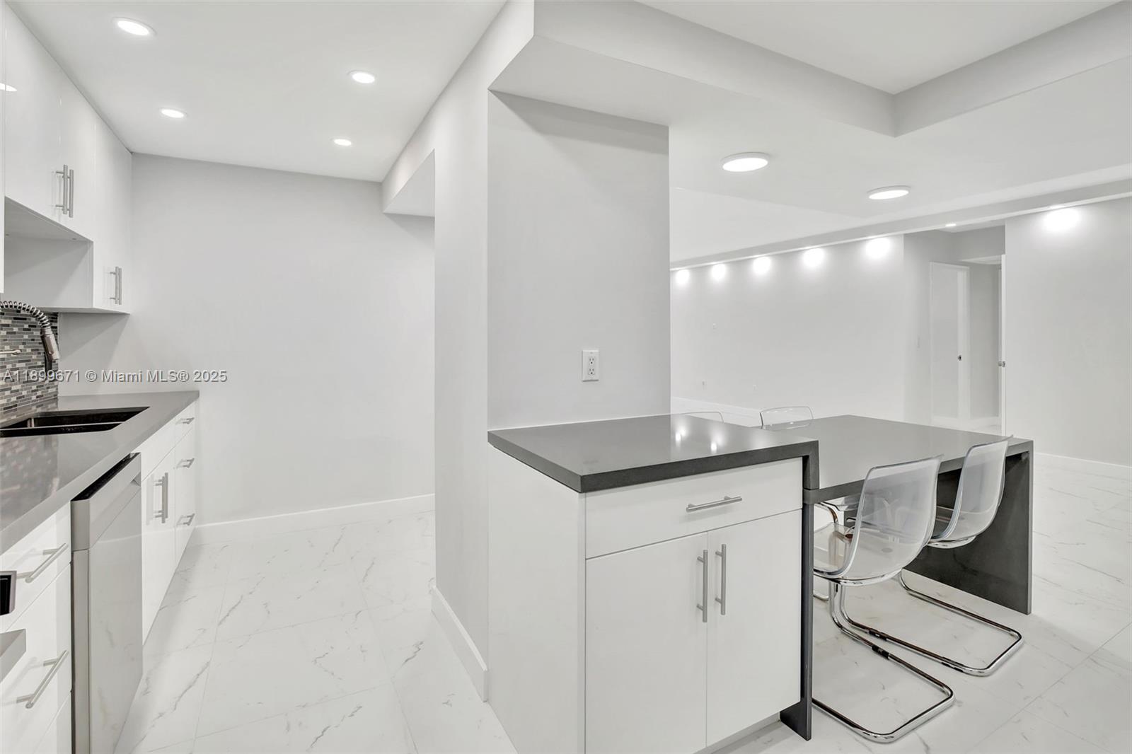9801 Collins Ave #15X, Bal Harbour FL 33154