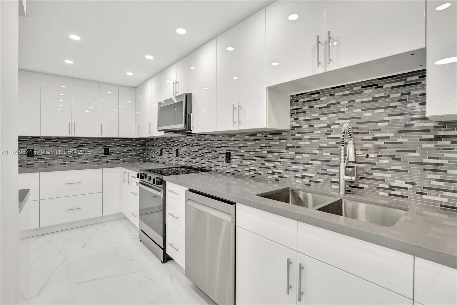 9801 Collins Ave #15X, Bal Harbour FL 33154