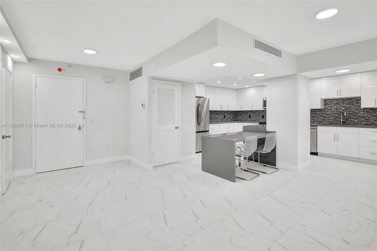 9801 Collins Ave #15X, Bal Harbour FL 33154