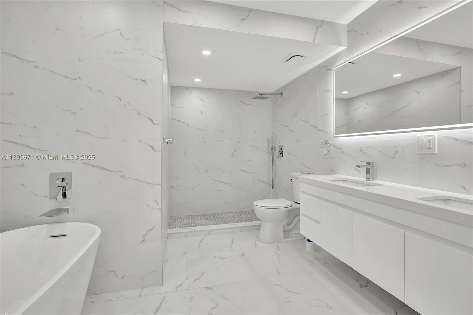 9801 Collins Ave #15X, Bal Harbour FL 33154
