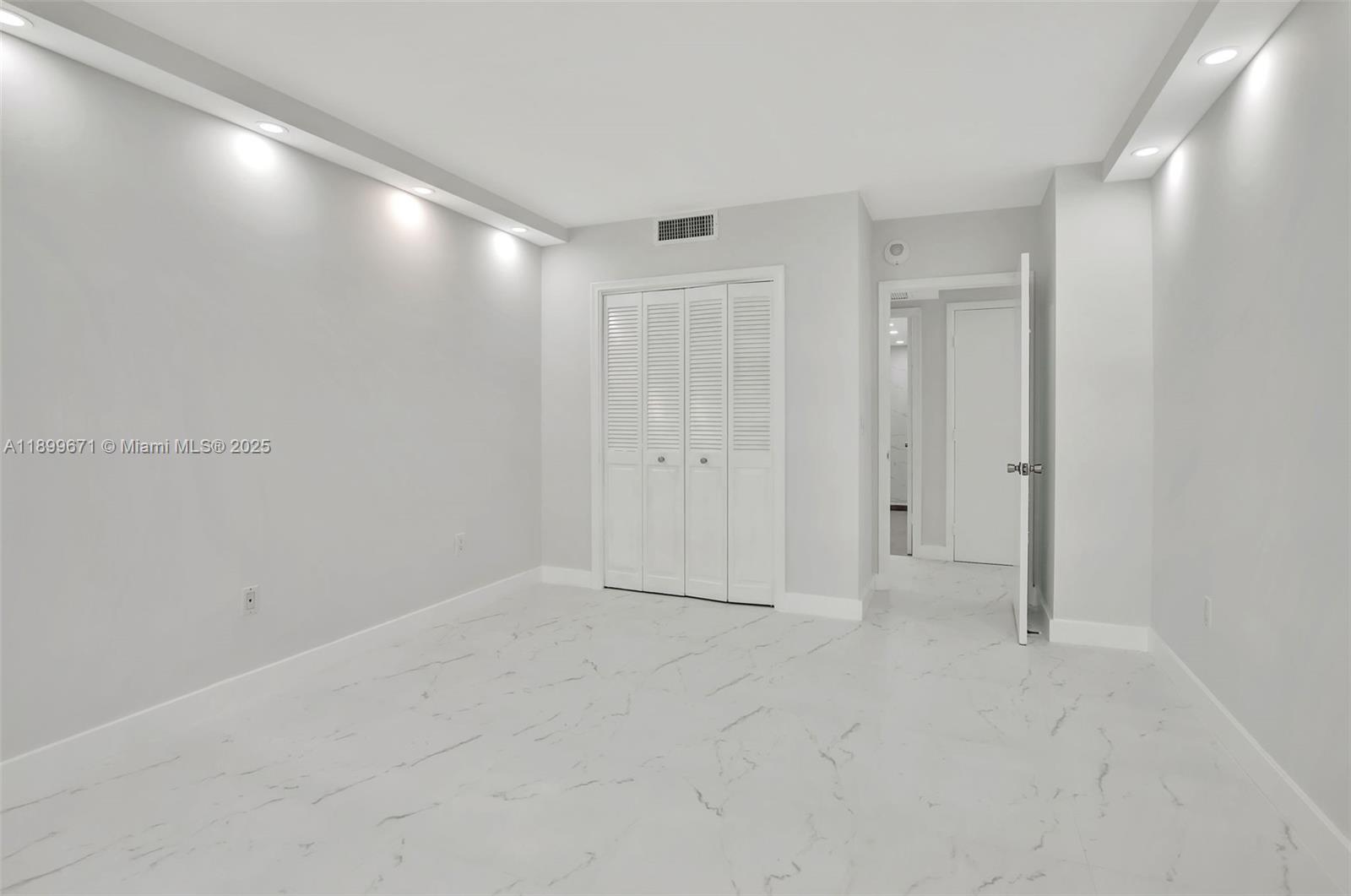 9801 Collins Ave #15X, Bal Harbour FL 33154