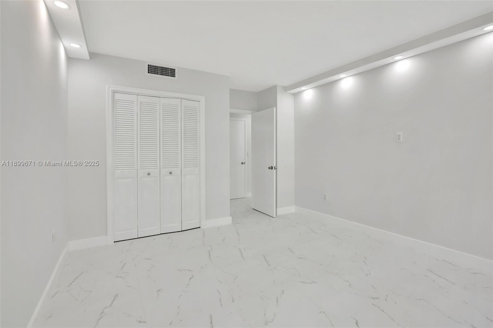 9801 Collins Ave #15X, Bal Harbour FL 33154