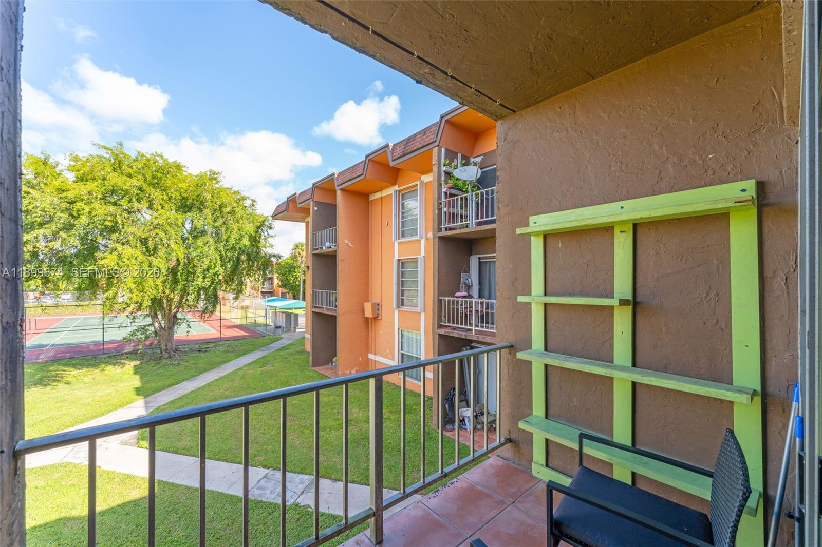 9437 SW 76th St #V25, Miami FL 33173