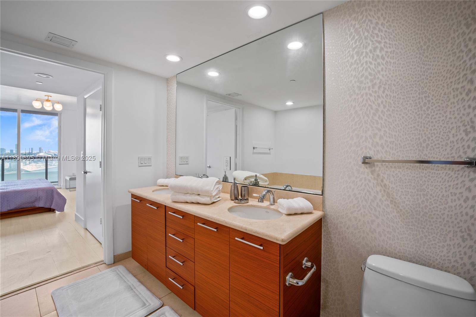 50 Biscayne Blvd #2308, Miami FL 33132