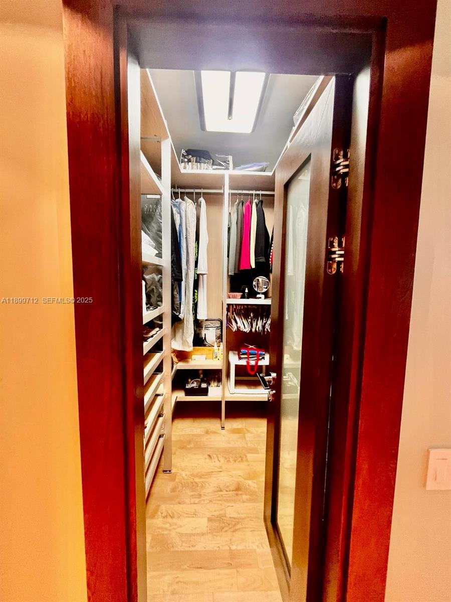 808 Brickell Key Dr #1508, Miami FL 33131