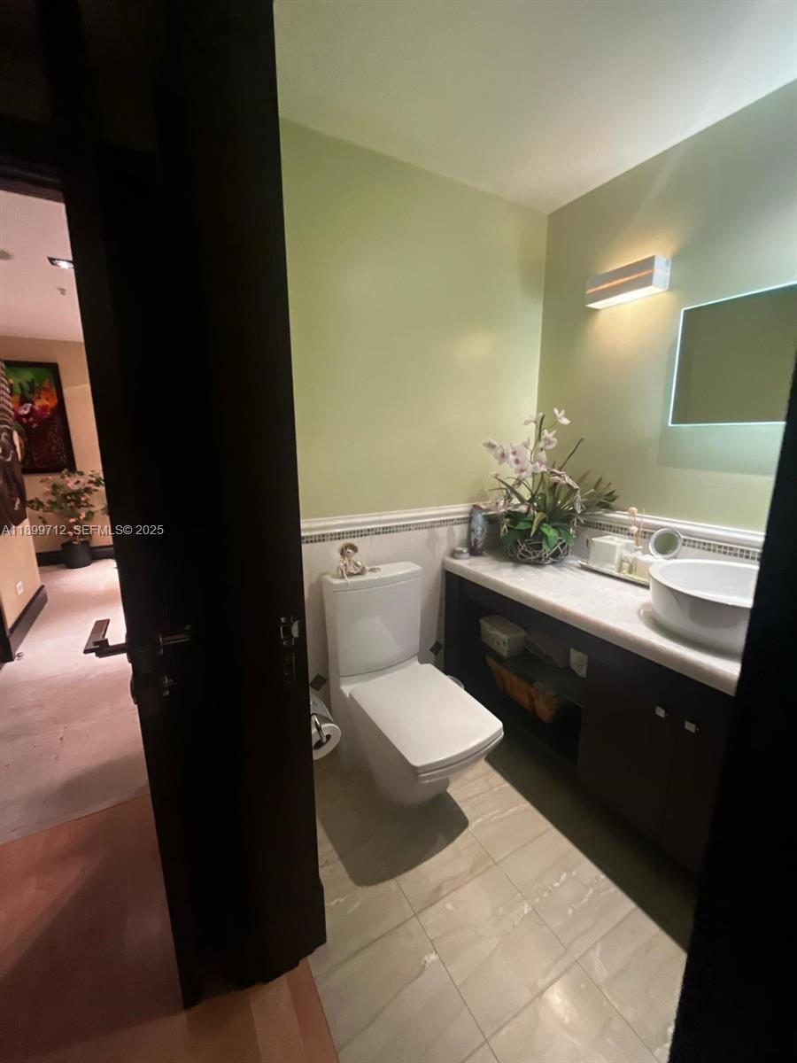 808 Brickell Key Dr #1508, Miami FL 33131