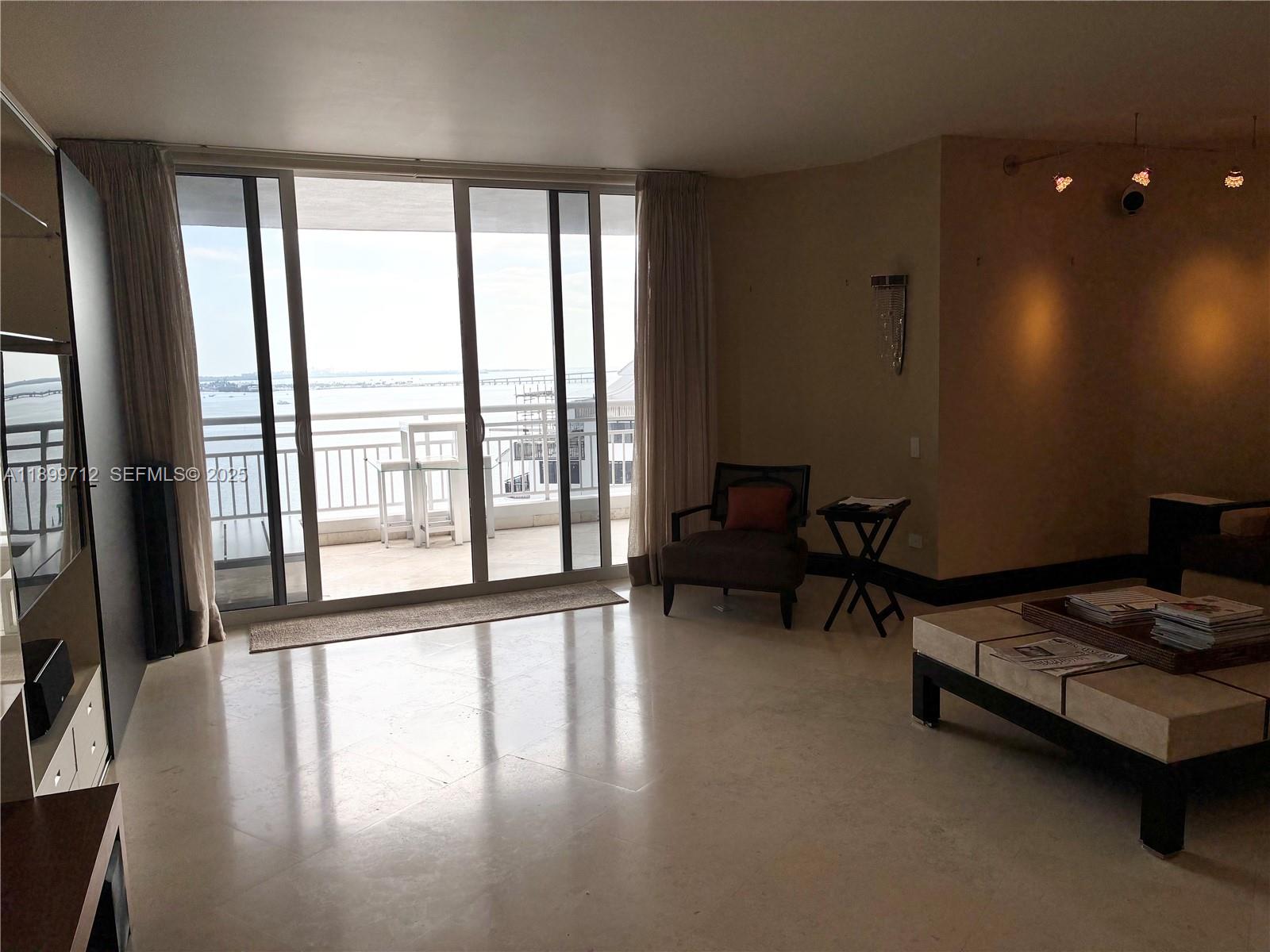 808 Brickell Key Dr #1508, Miami FL 33131