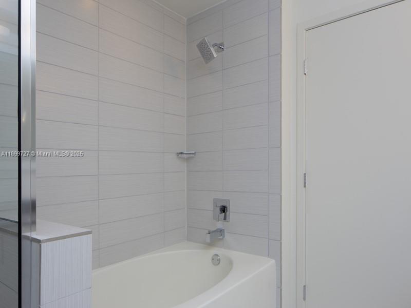 999 SW 1st Ave #2016, Miami FL 33130