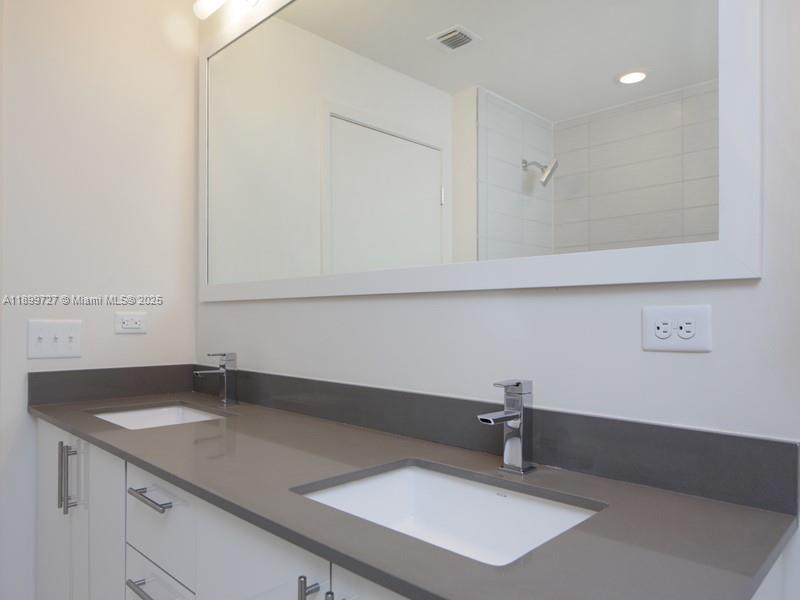 999 SW 1st Ave #2016, Miami FL 33130