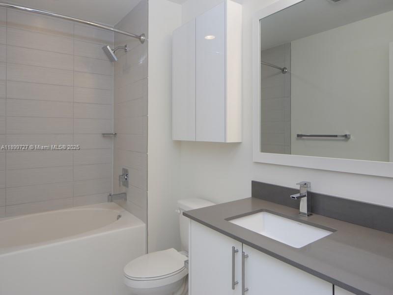 999 SW 1st Ave #2016, Miami FL 33130