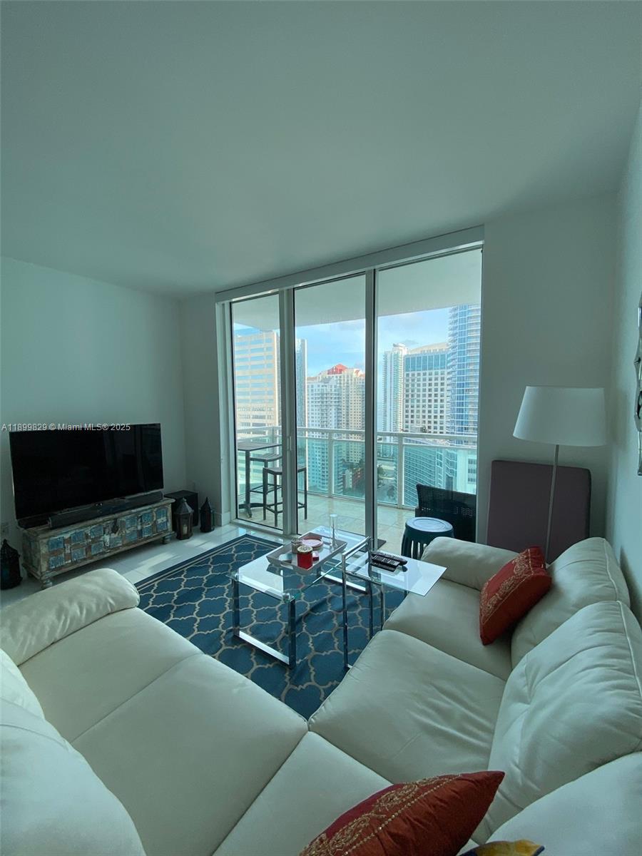 950 Brickell Bay Dr #2707, Miami FL 33131