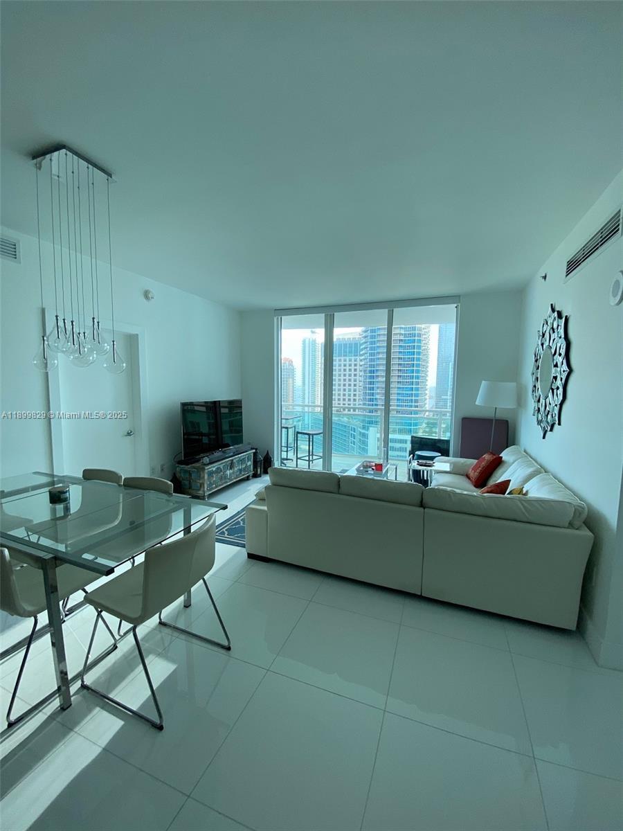 950 Brickell Bay Dr #2707, Miami FL 33131