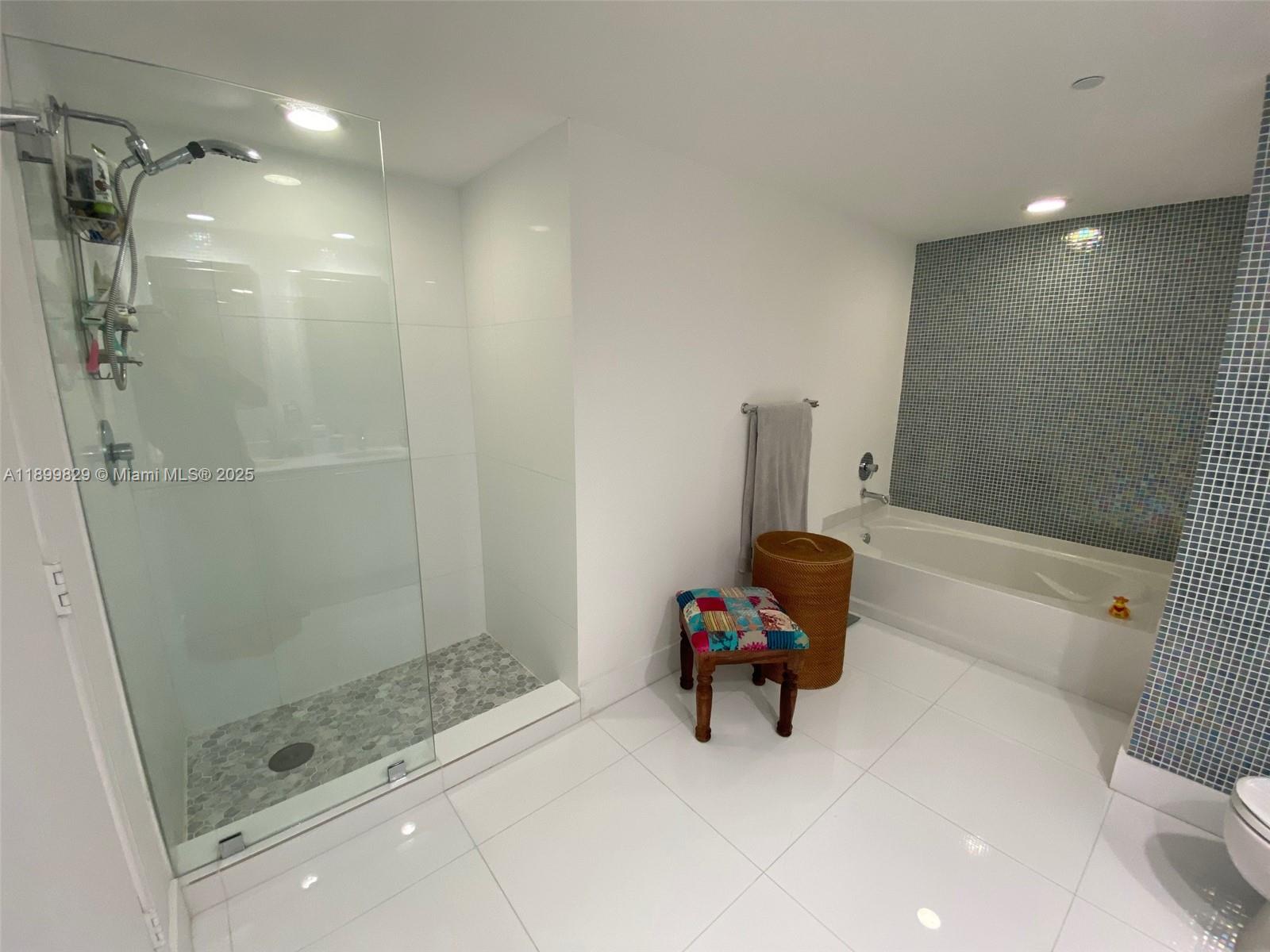 950 Brickell Bay Dr #2707, Miami FL 33131