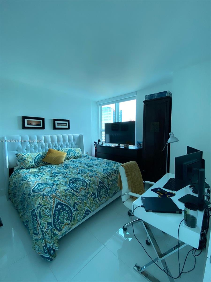 950 Brickell Bay Dr #2707, Miami FL 33131