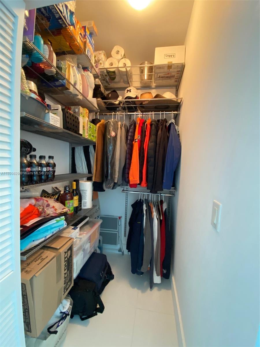 950 Brickell Bay Dr #2707, Miami FL 33131