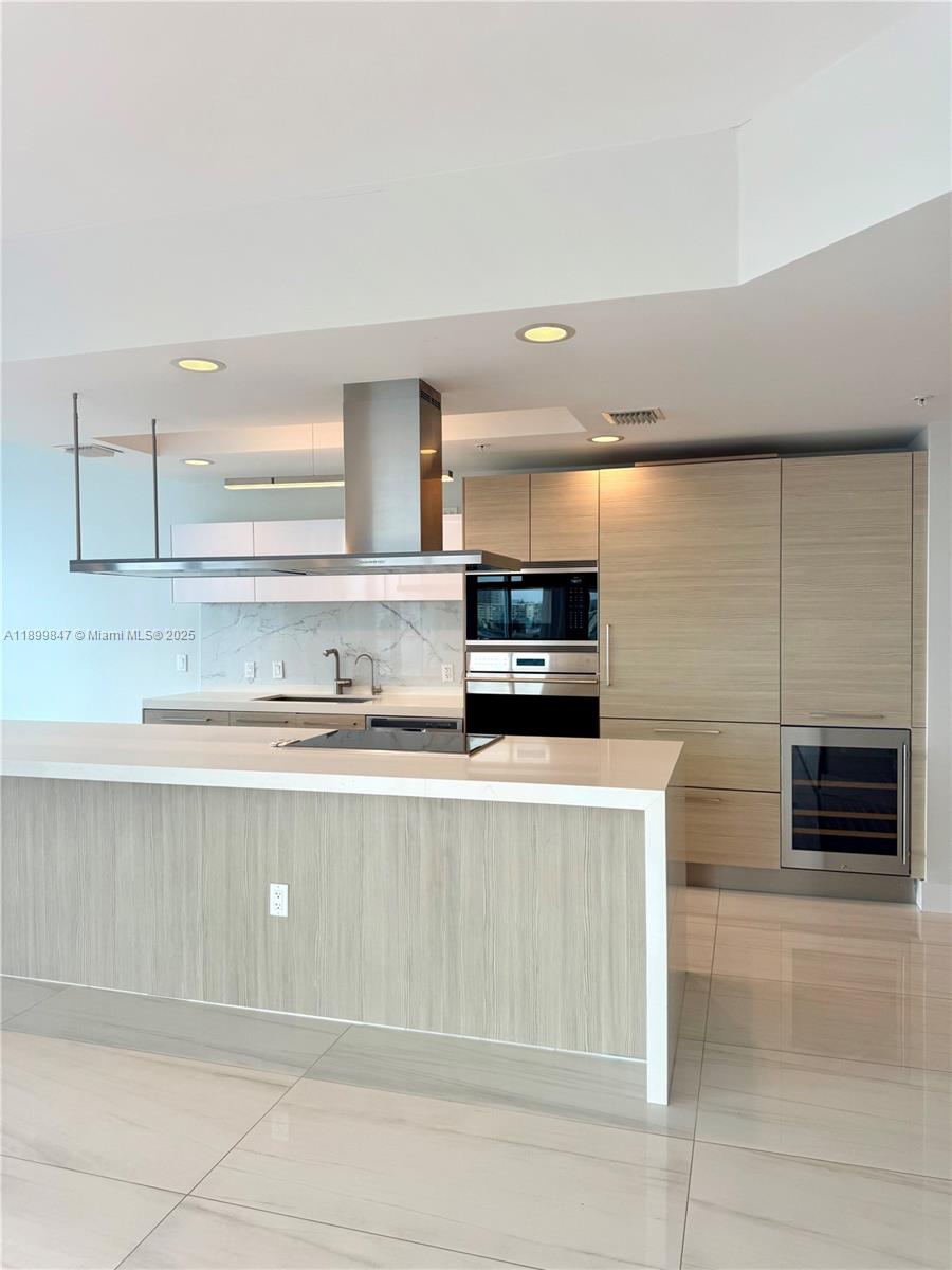 17111 Biscayne Blvd #409, North Miami Beach FL 33160