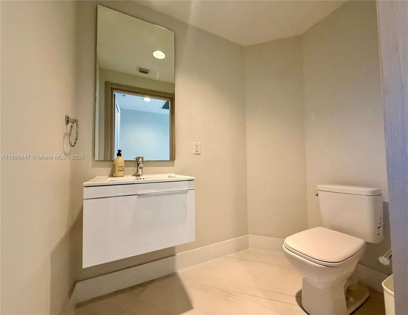 17111 Biscayne Blvd #409, North Miami Beach FL 33160