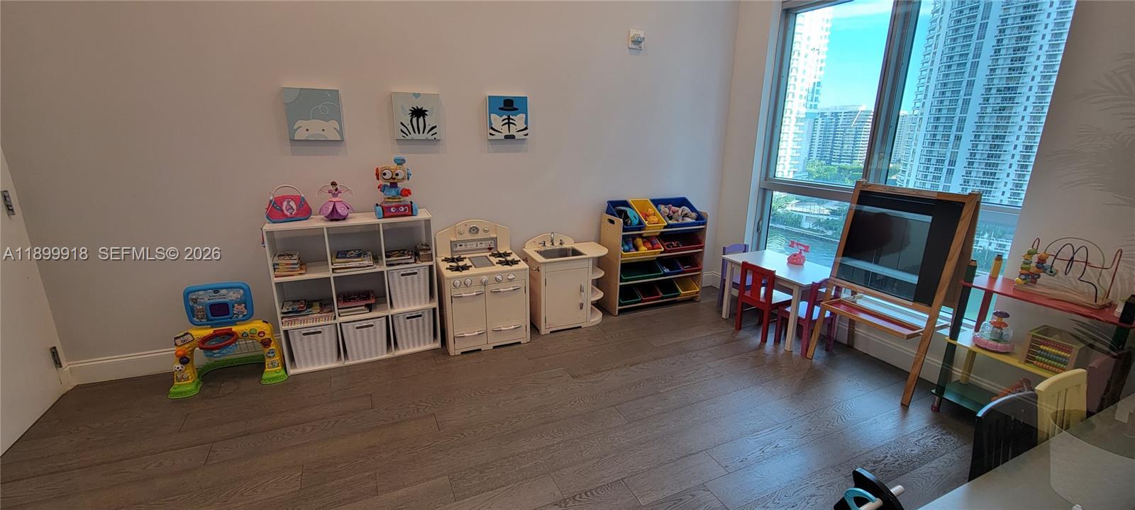 300 S Biscayne Blvd #L-1004, Miami FL 33131