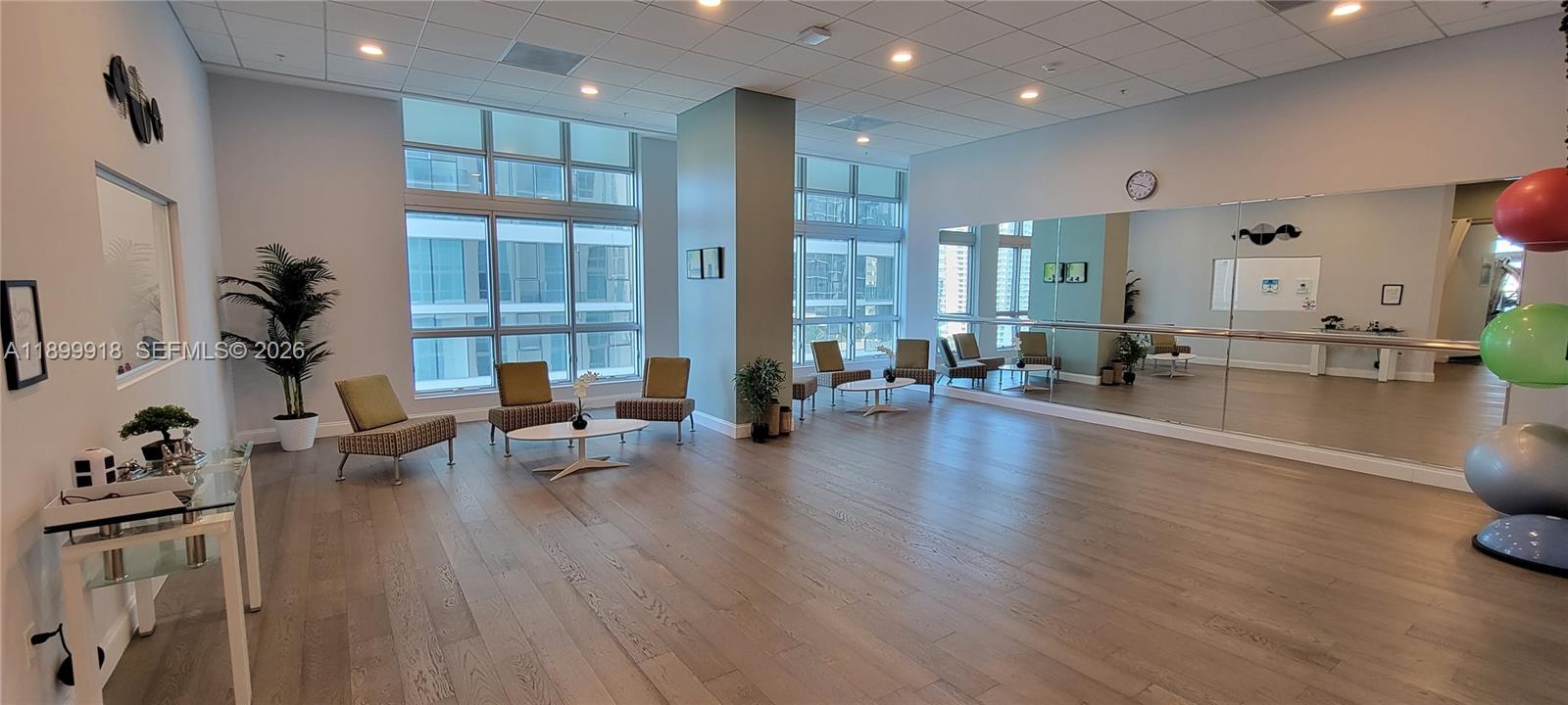 300 S Biscayne Blvd #L-1004, Miami FL 33131