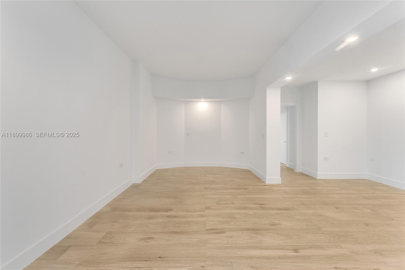 848 Brickell Key Dr #204, Miami FL 33131
