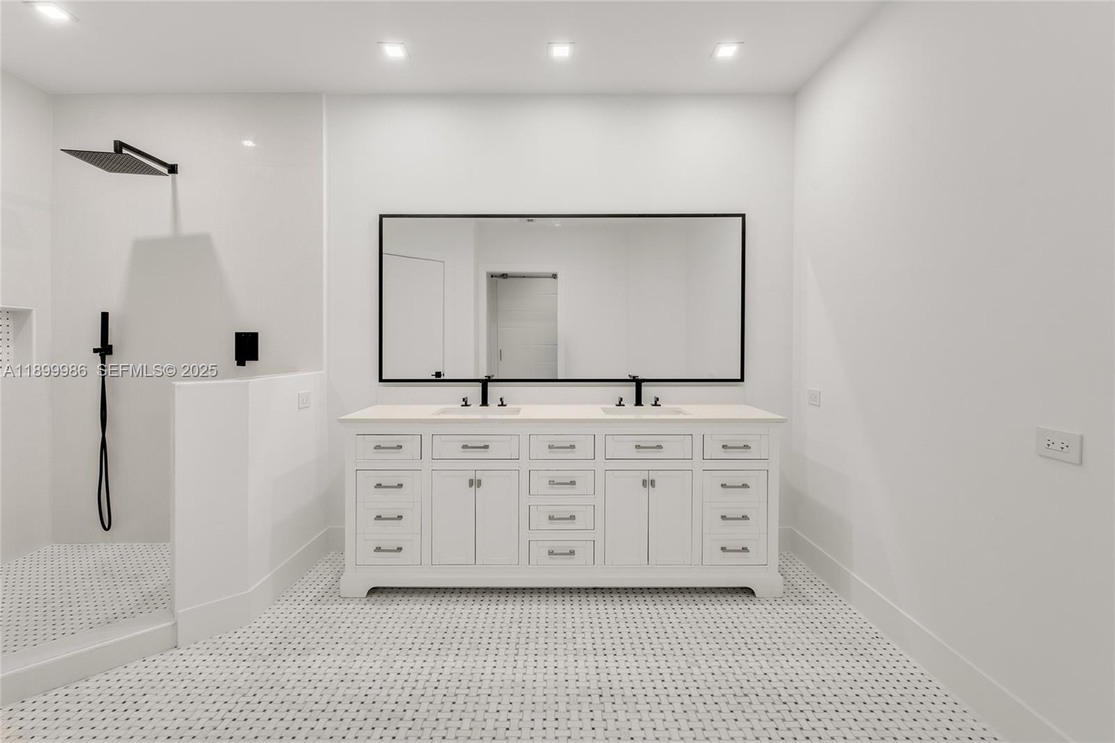 848 Brickell Key Dr #204, Miami FL 33131