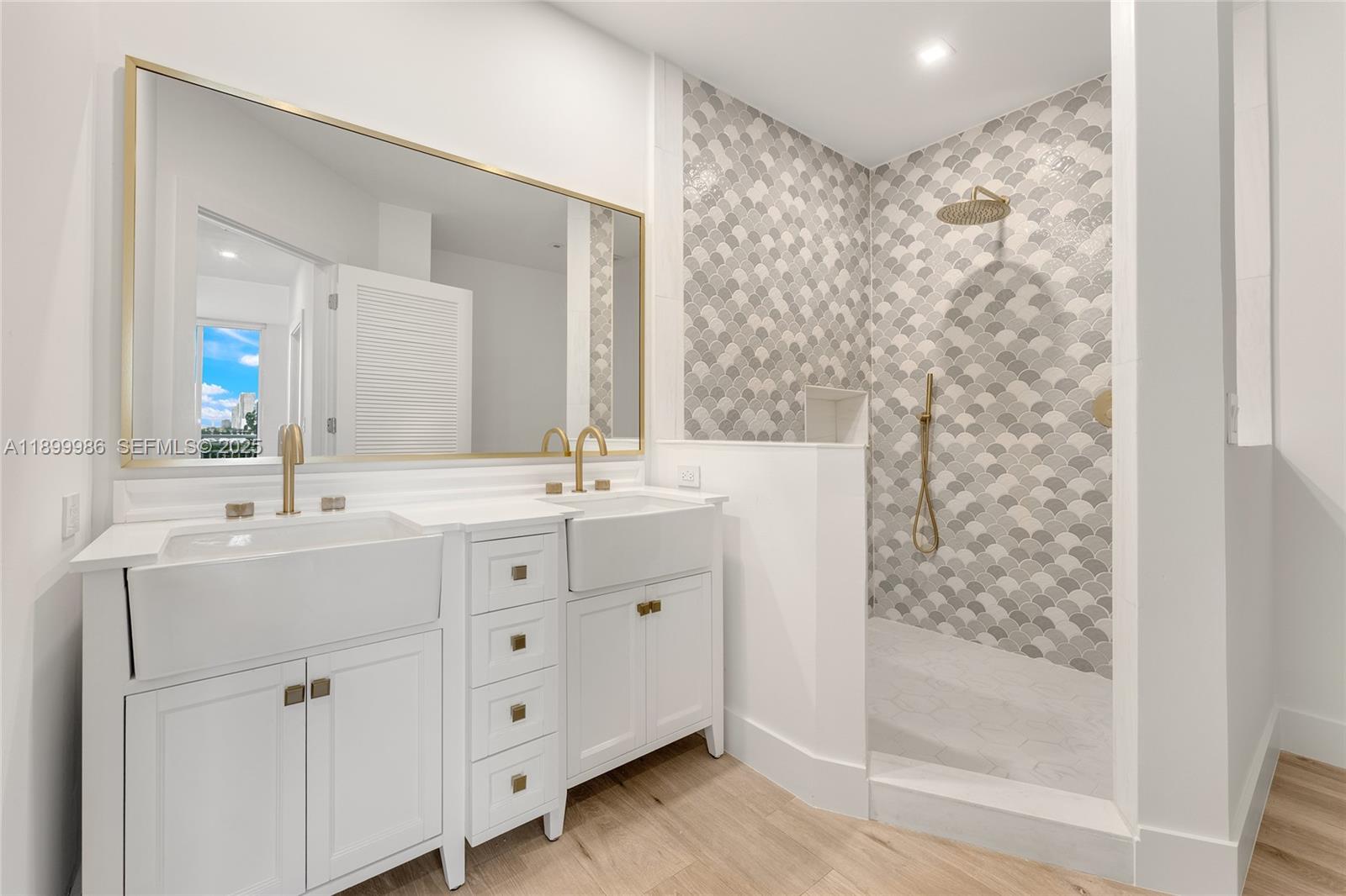 848 Brickell Key Dr #204, Miami FL 33131
