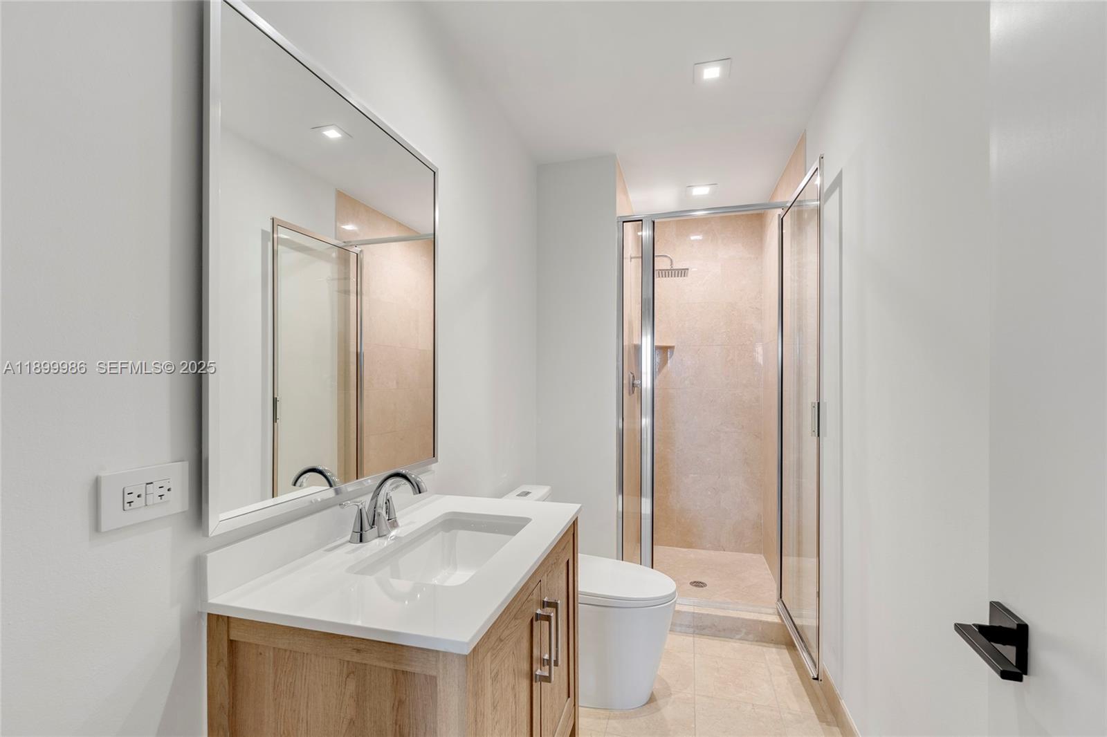 848 Brickell Key Dr #204, Miami FL 33131
