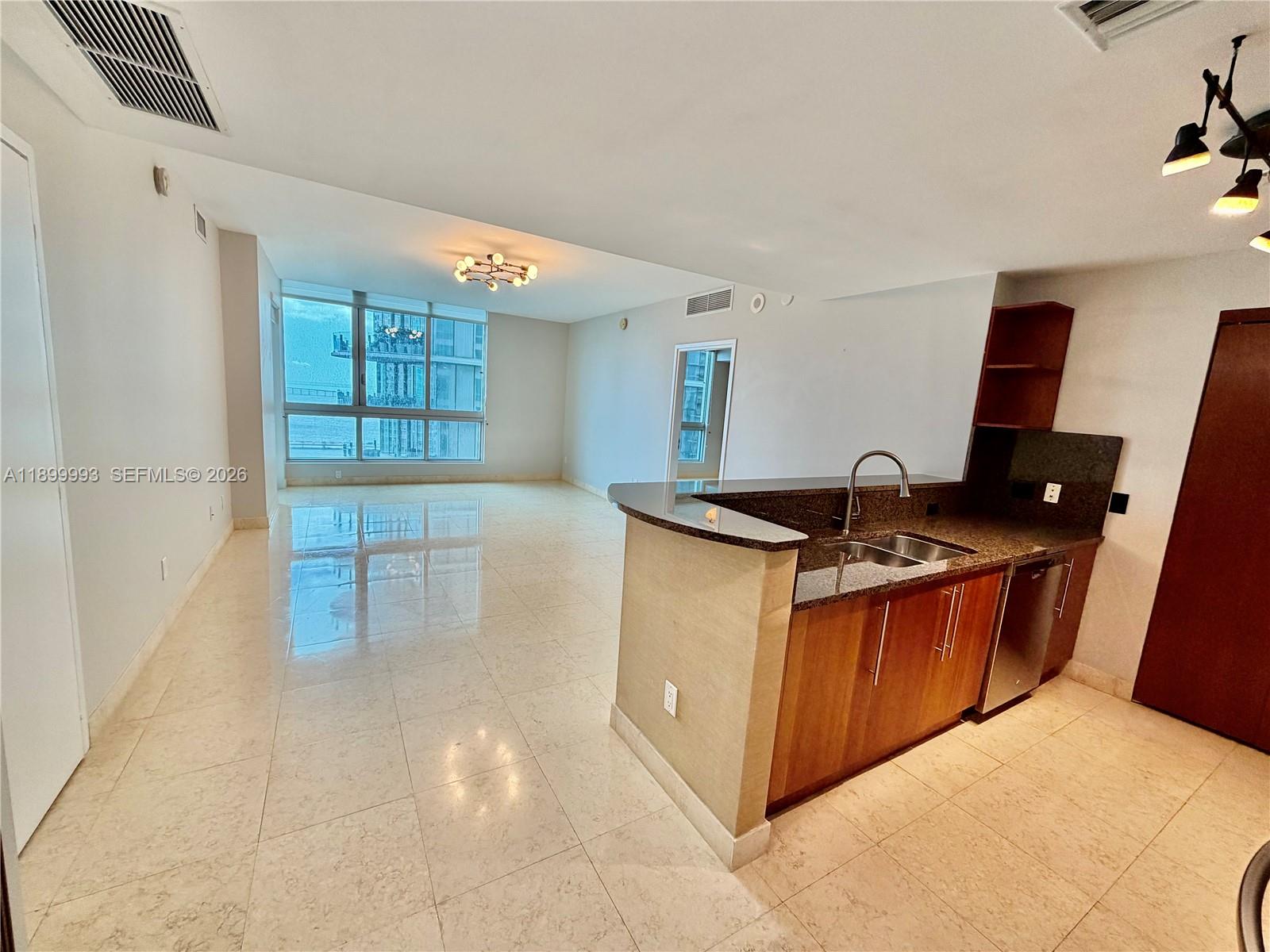 300 S Biscayne Blvd #2006, Miami FL 33131