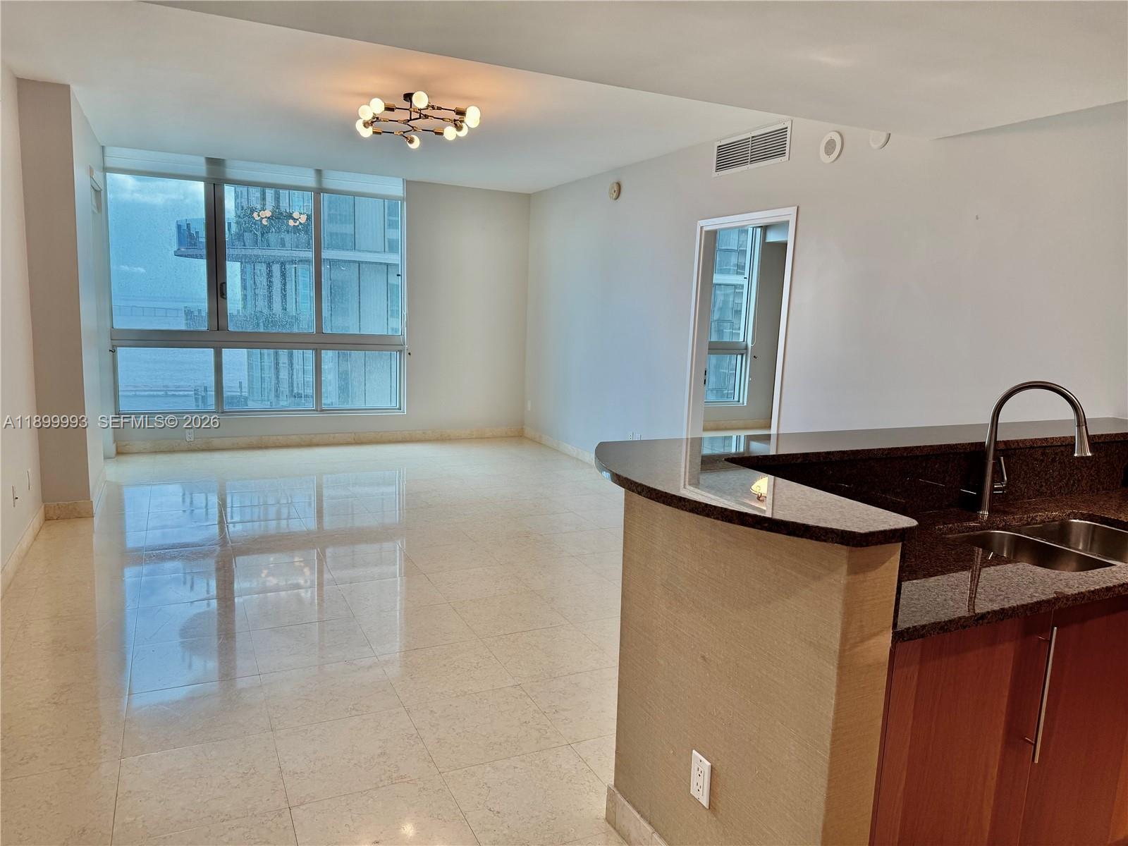 300 S Biscayne Blvd #2006, Miami FL 33131