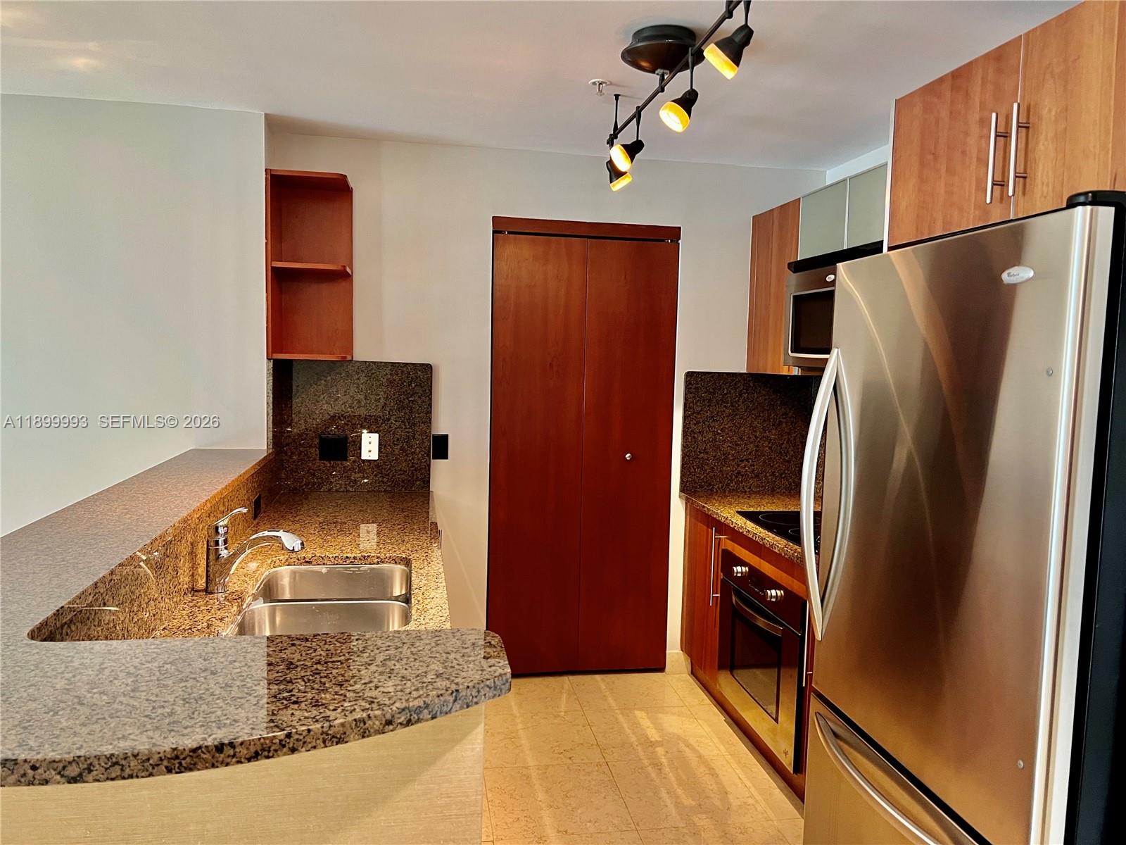 300 S Biscayne Blvd #2006, Miami FL 33131