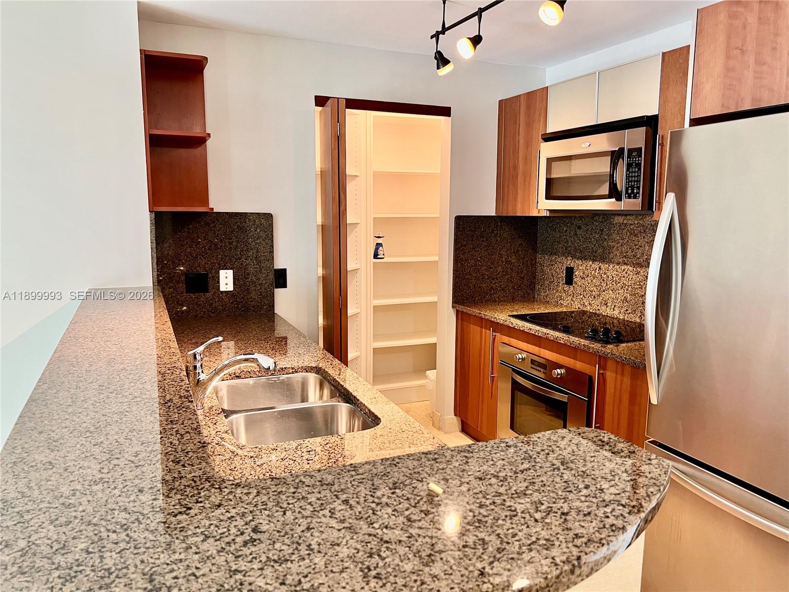 300 S Biscayne Blvd #2006, Miami FL 33131