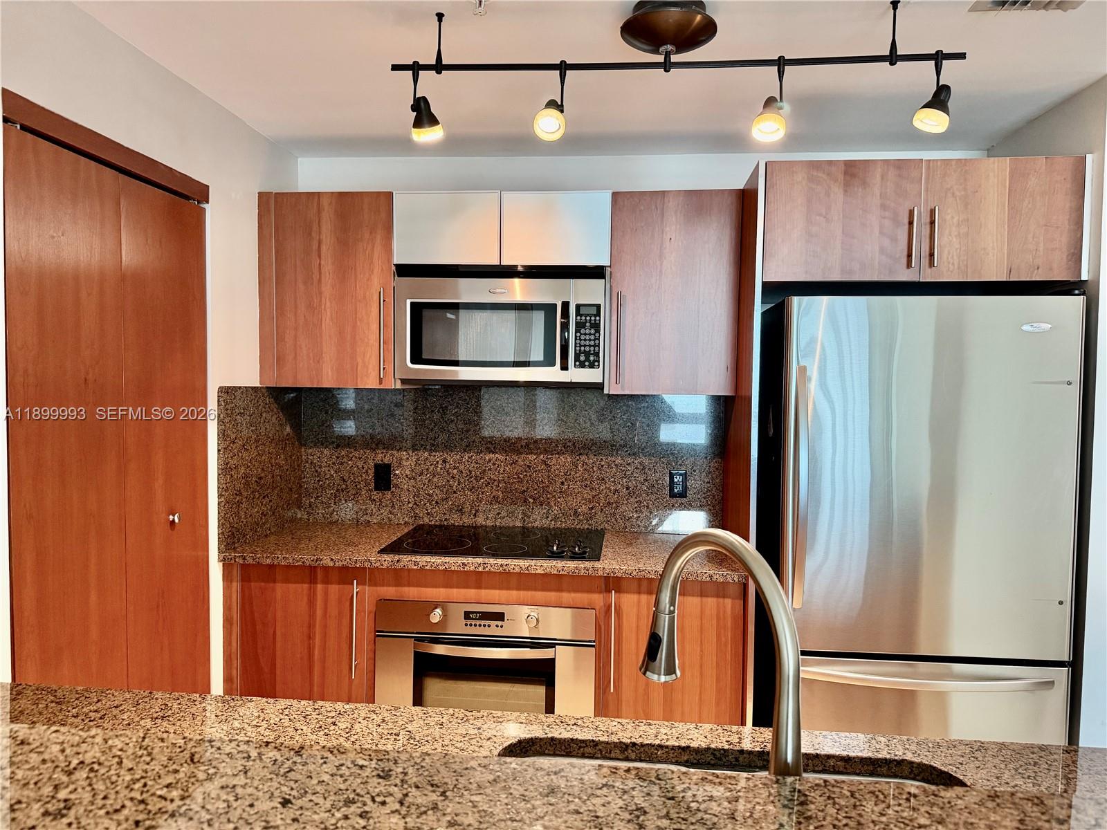 300 S Biscayne Blvd #2006, Miami FL 33131