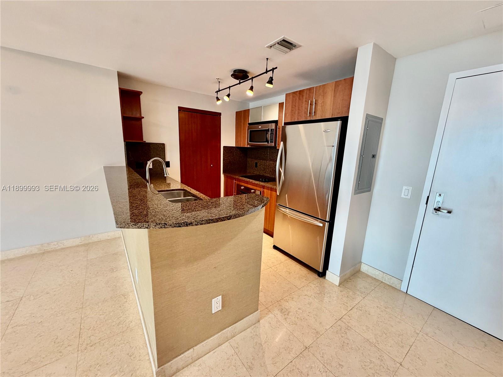 300 S Biscayne Blvd #2006, Miami FL 33131