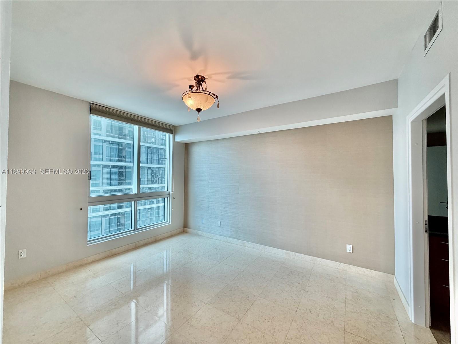 300 S Biscayne Blvd #2006, Miami FL 33131