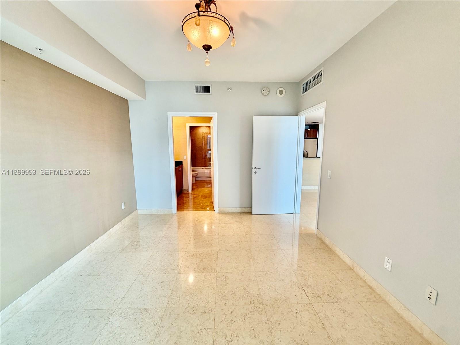 300 S Biscayne Blvd #2006, Miami FL 33131